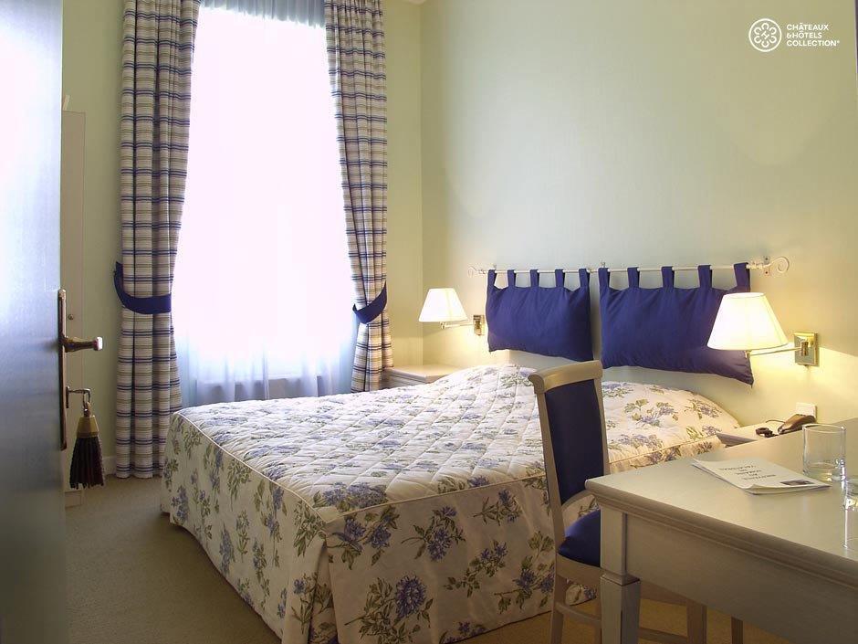 Hotel Logis Domaine De Valaudran Salbris Habitación foto