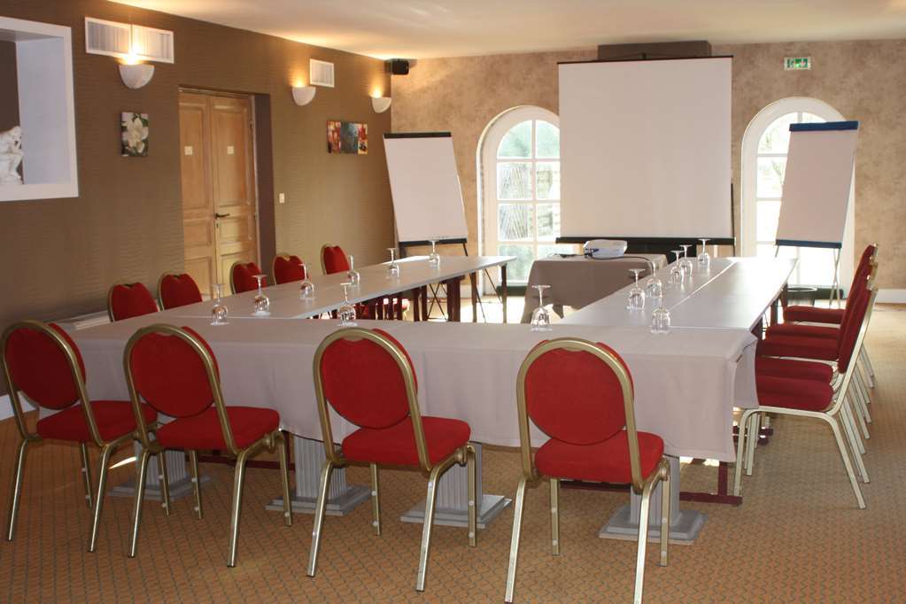 Hotel Logis Domaine De Valaudran Salbris Facilidades foto